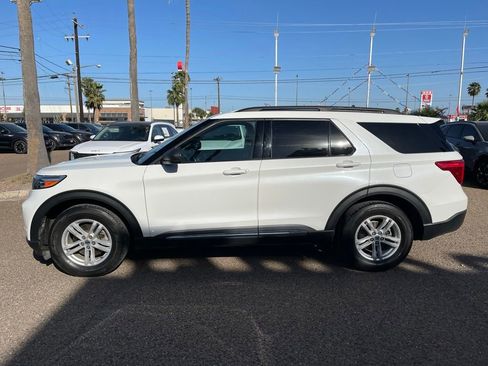 Used 2024 Ford Explorer XLT image 3