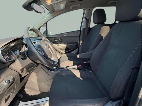 Used 2019 Chevrolet Trax LS w/ Tint and Cruise Package AWD/4WD image 10