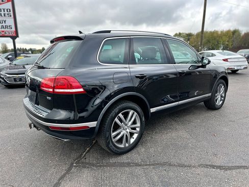 Used 2015 Volkswagen Touareg Sport image 11