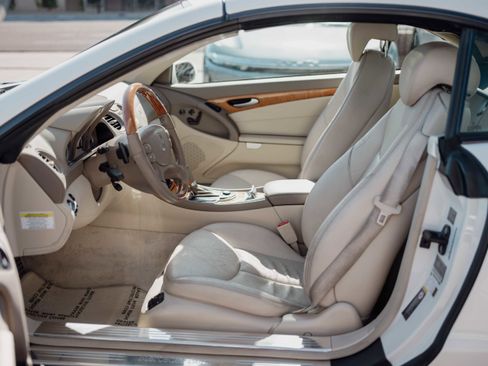 Used 2008 Mercedes-Benz SL 550 w/ P1 Pkg image 8