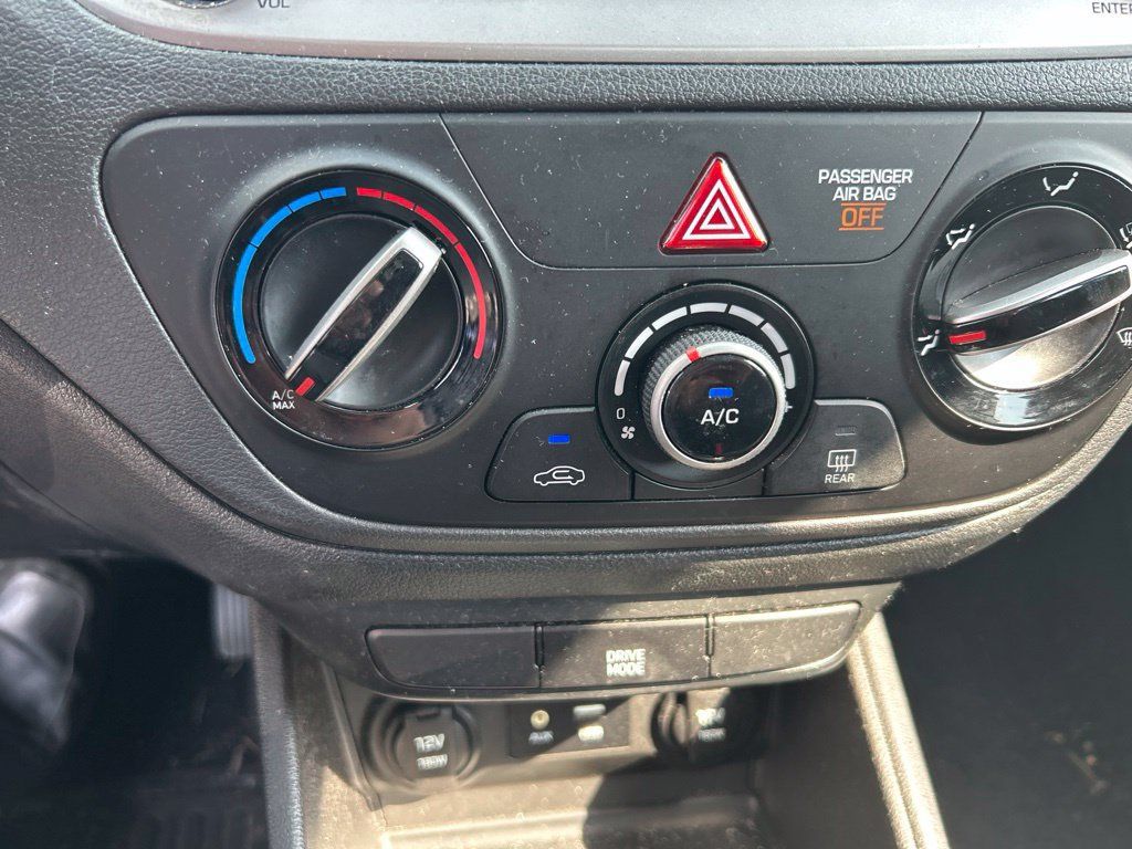 Used 2019 Hyundai Accent SE FWD image 15