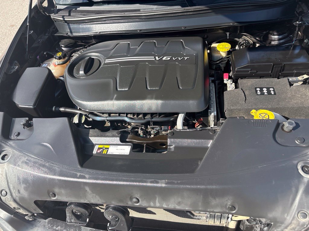 Used 2017 Jeep Cherokee Trailhawk AWD/4WD image 10