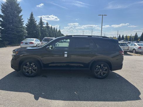 New 2025 Honda Pilot Sport image 5