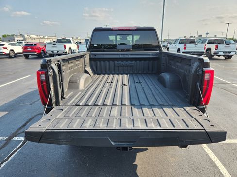 Used 2025 GMC Sierra 2500 SLT w/ SLT Premium Package AWD/4WD image 10