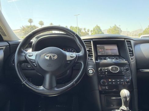Used 2017 INFINITI QX70 AWD image 10