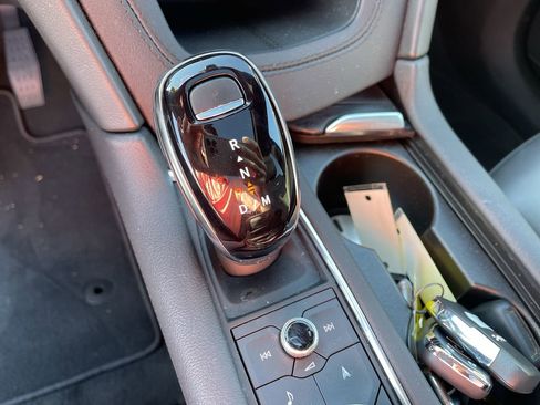 Used 2025 Cadillac XT6 Premium Luxury image 16