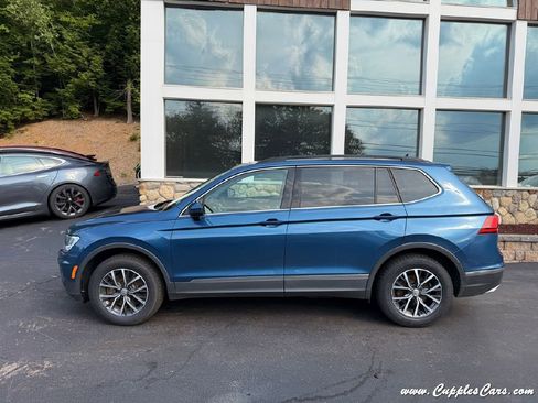 Used 2020 Volkswagen Tiguan SE w/ Panoramic Sunroof Package image 13