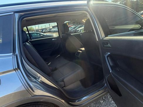Used 2020 Volkswagen Tiguan SE w/ Panoramic Sunroof Package AWD/4WD image 12