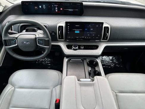 Certified 2025 Ford Expedition Active image 13