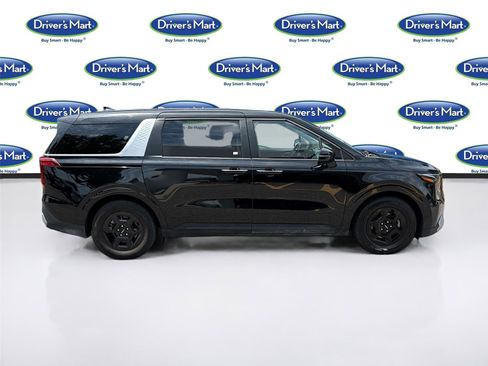 Used 2025 Kia Carnival FWD image 8