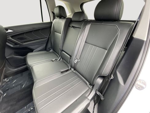 Used 2022 Volkswagen Tiguan SE AWD/4WD image 18