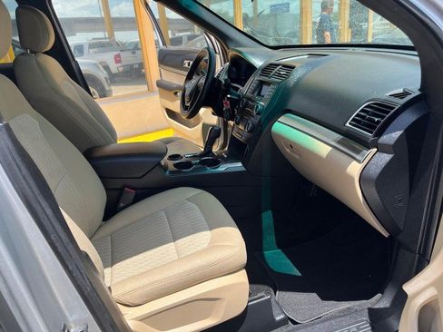 Used 2016 Ford Explorer FWD image 10