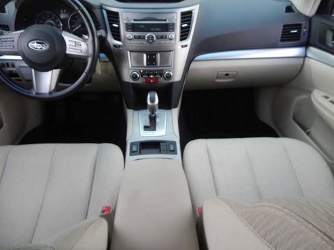 Used 2011 Subaru Outback 2.5i Premium w/ All-Weather Pkg AWD/4WD image 2