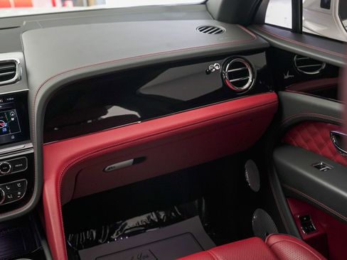 Used 2022 Bentley Bentayga image 34
