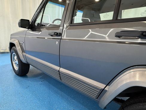 Used 1990 Jeep Cherokee Laredo RWD image 17