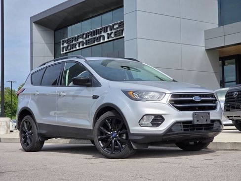 Used 2019 Ford Escape SE FWD image 2
