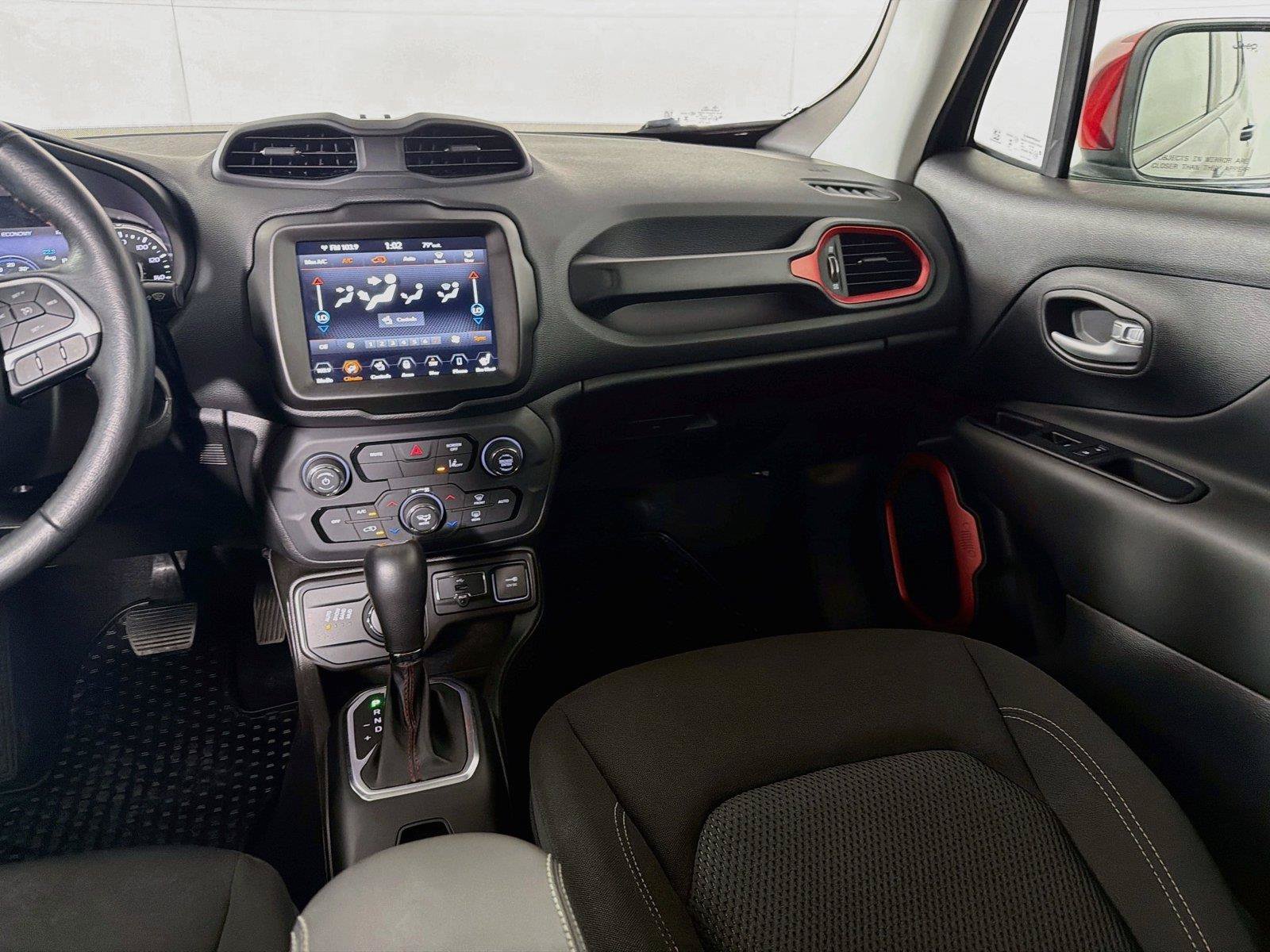 Used 2023 Jeep Renegade Latitude w/ Sun/Sound Group AWD/4WD image 27