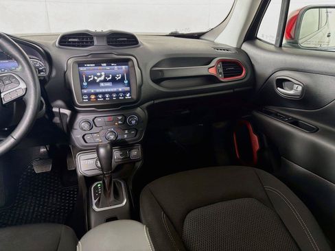 Used 2023 Jeep Renegade Latitude w/ Sun/Sound Group AWD/4WD image 27