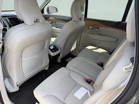 Used 2022 Volvo XC90 T6 Momentum w/ Advanced Package AWD/4WD image 10