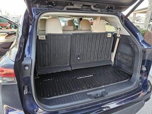 Used 2021 Toyota Highlander XLE image 30