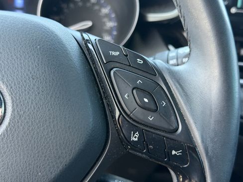 Used 2018 Toyota C-HR XLE FWD image 14