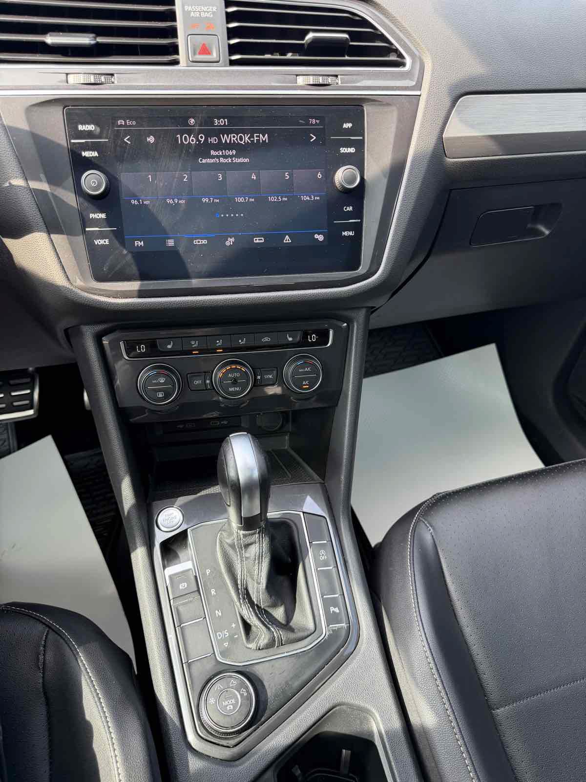 Used 2021 Volkswagen Tiguan SE R-Line AWD/4WD image 24