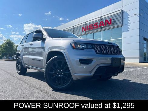 Used 2019 Jeep Grand Cherokee Altitude AWD/4WD image 4
