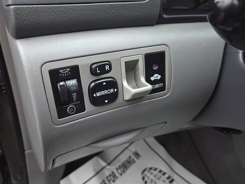 Used 2005 Toyota Corolla CE image 18