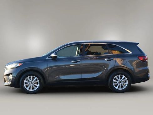 Used 2019 Kia Sorento LX w/ LX V6 Convenience Package image 4
