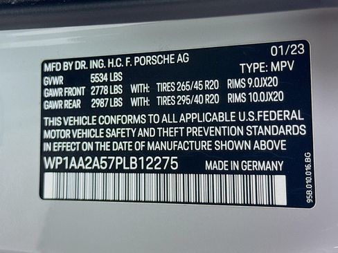 Certified 2023 Porsche Macan Turbo AWD/4WD image 32