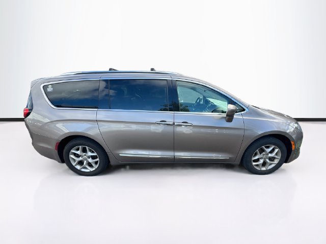 Used 2017 Chrysler Pacifica Touring-L Plus w/ Tire & Wheel Group FWD image 8