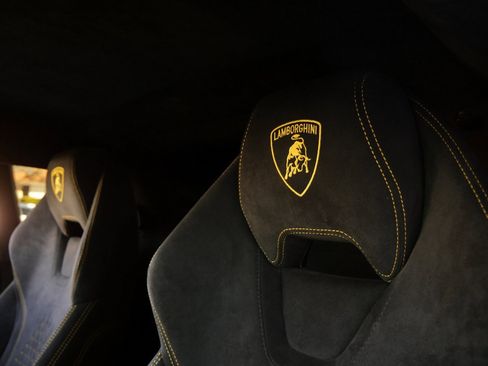 Used 2018 Lamborghini Huracan Performante image 27