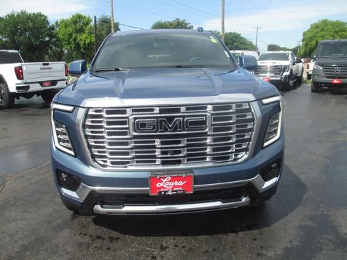 Used 2025 GMC Yukon Denali w/ Sun & Power Step Package AWD/4WD image 13