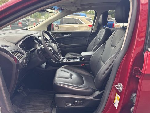 Used 2019 Ford Edge Titanium w/ Cold Weather Package AWD/4WD image 13