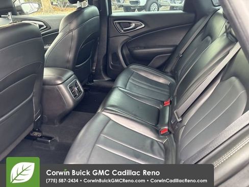 Used 2017 Chrysler 200 Limited Platinum w/ Comfort & Convenience Group image 22