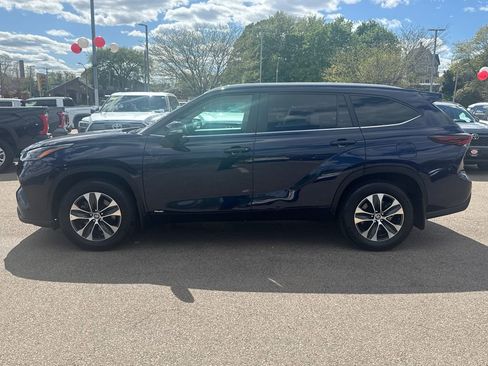 Used 2025 Toyota Highlander XLE AWD/4WD image 7