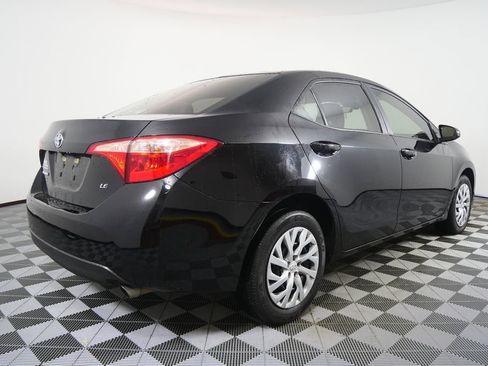 Used 2018 Toyota Corolla LE image 3