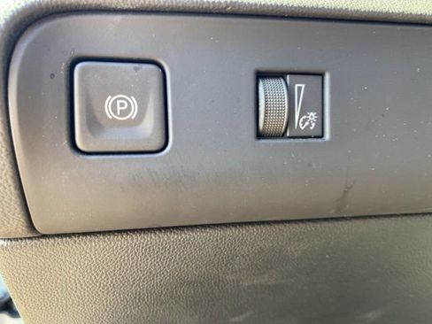 Used 2023 Buick Enclave Essence AWD/4WD image 20