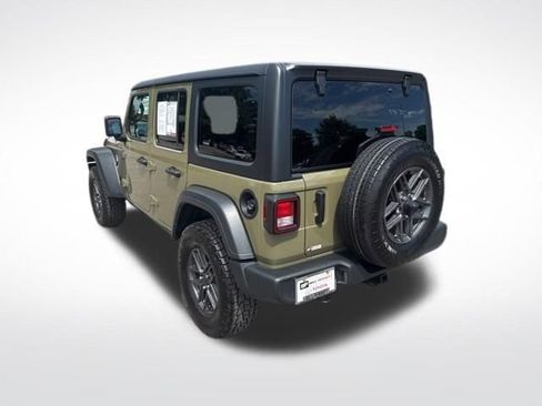 Used 2025 Jeep Wrangler Unlimited Sport AWD/4WD image 3
