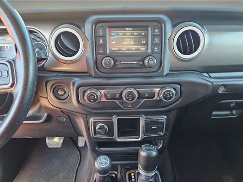 Used 2018 Jeep Wrangler Unlimited Sport image 12