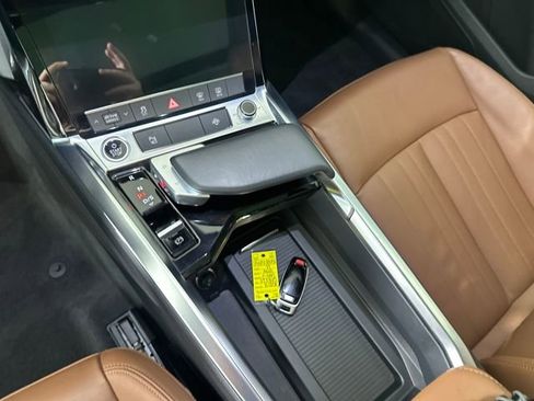 Used 2022 Audi e-tron Premium image 20