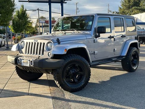 Used 2018 Jeep Wrangler Unlimited Sahara w/ Connectivity Group image 2