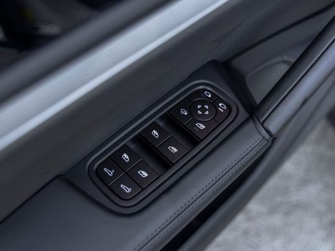 Certified 2026 Porsche Cayenne Coupe AWD/4WD image 23