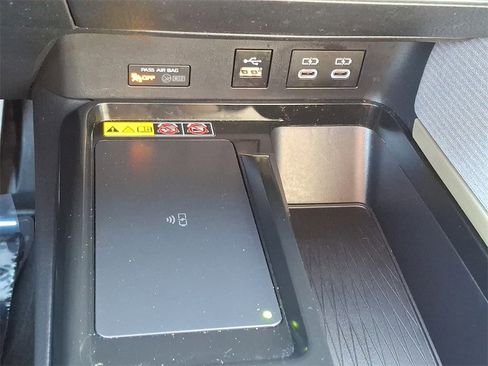 Used 2025 Toyota Camry SE image 26