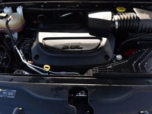 Used 2023 Chrysler Voyager LX image 26