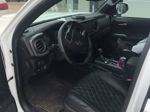 Used 2023 Toyota Tacoma TRD Sport image 7