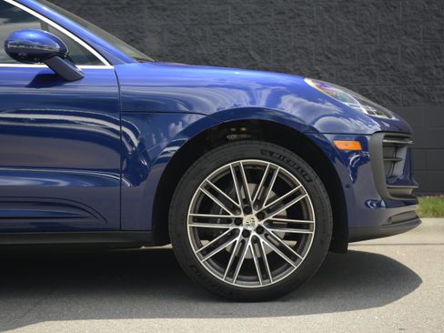 Certified 2026 Porsche Macan AWD/4WD image 11