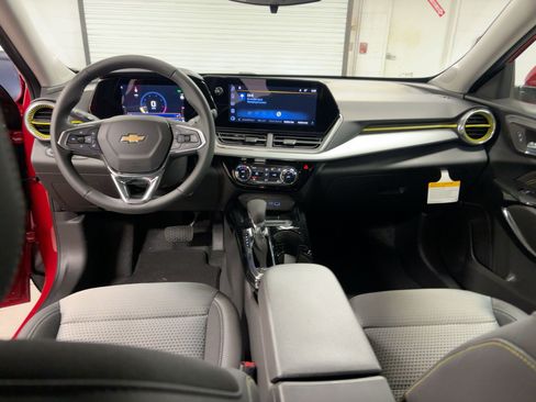 New 2026 Chevrolet Trax LT w/ Driver Confidence Package image 15