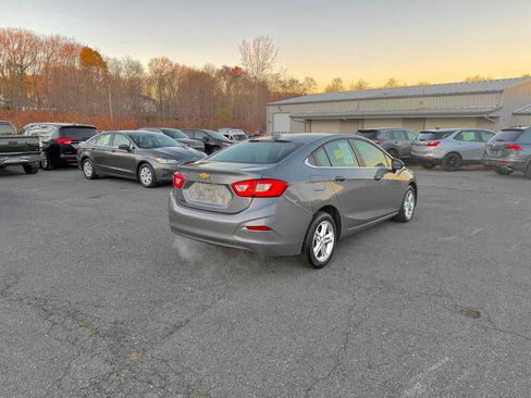 Used 2018 Chevrolet Cruze LT w/ Convenience Package image 7