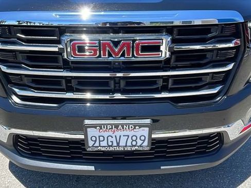 Used 2024 GMC Acadia Elevation FWD image 9